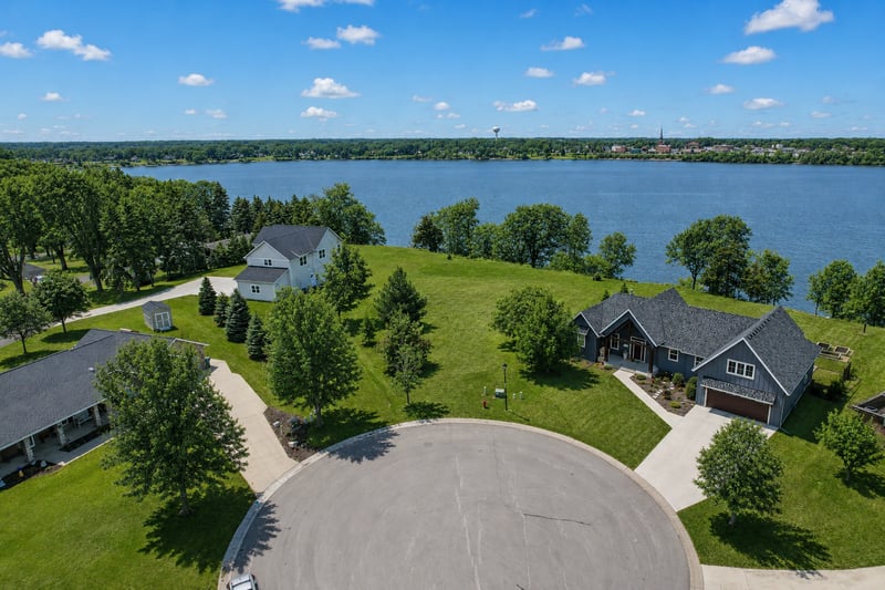 432 Lake Ct, Winsted, MN 55395