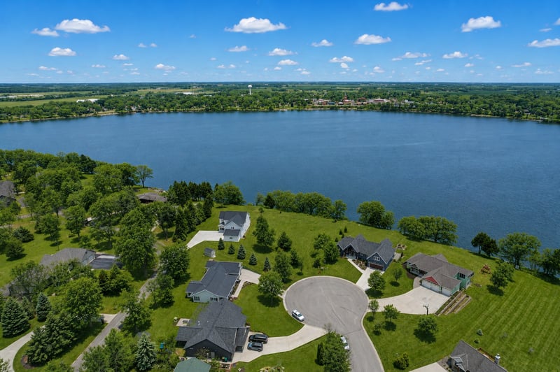 432 Lake Ct, Winsted, MN 55395