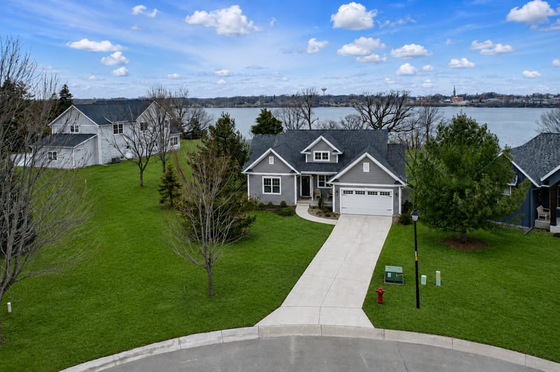 432 Lake Ct, Winsted, MN 55395