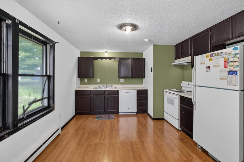 1081 Zemble St, Chaska, MN 55318