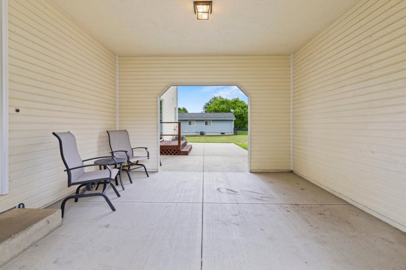 550 Merriman Ct, Delano, MN 55328