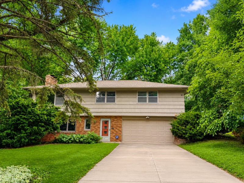 5104 Abercrombie Dr, Edina, MN 55439