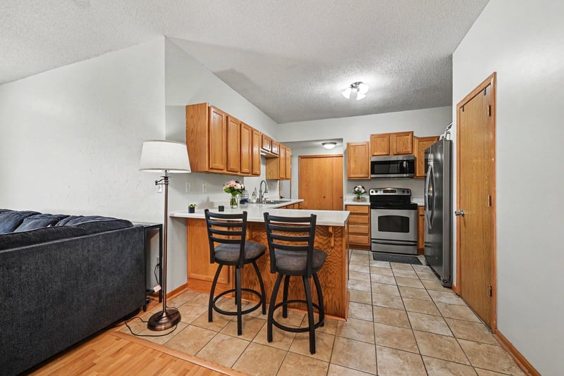 1106 Crystal Pl W, Chaska, MN 55318