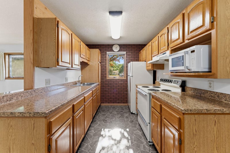 6601 Buckley Cir #105, Inver Grove Heights, MN 55076