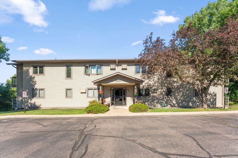 6601 Buckley Cir #105, Inver Grove Heights, MN 55076