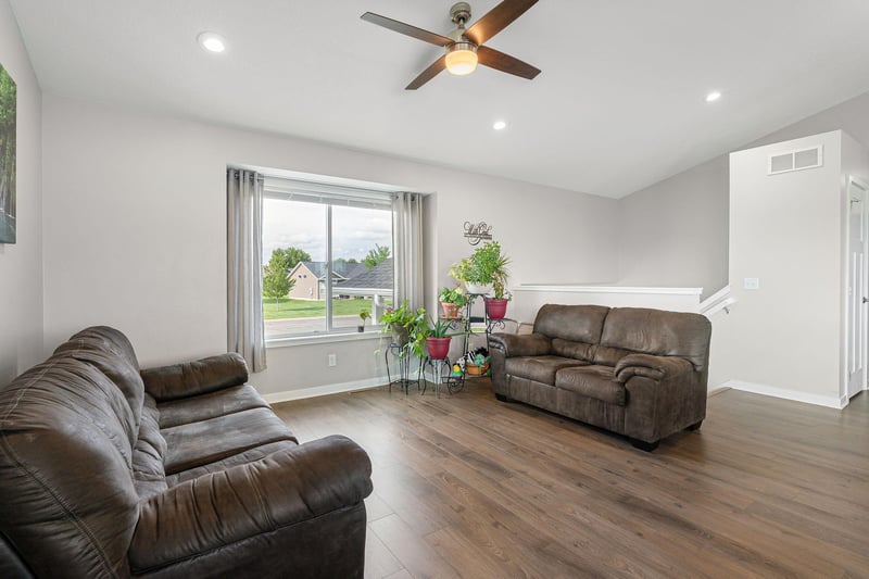 805 El Dorado St SE, Owatonna, MN 55060
