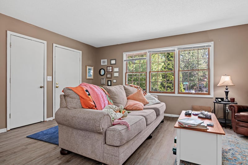 921 Weeks Ave SE, Minneapolis, MN 55414