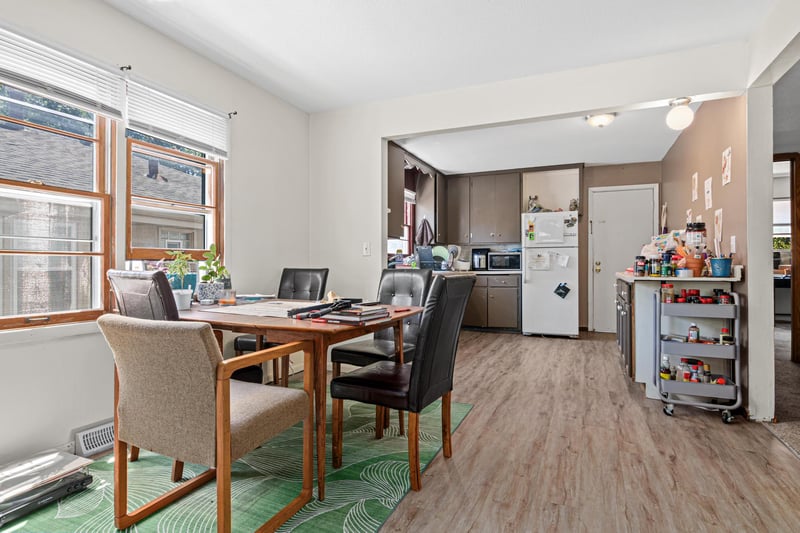 921 Weeks Ave SE, Minneapolis, MN 55414