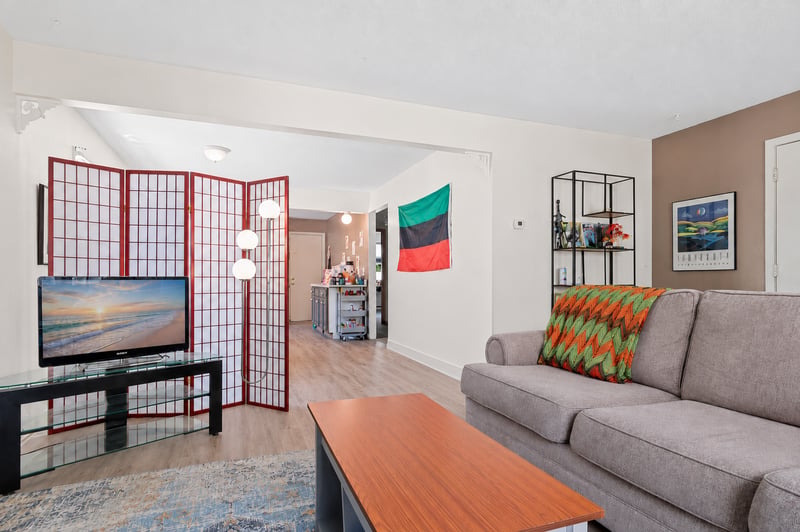 921 Weeks Ave SE, Minneapolis, MN 55414