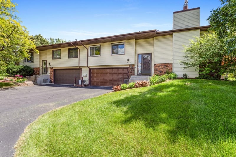 1053 Bridge St, Shoreview, MN 55126