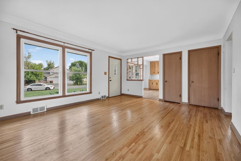 1220 Frisbie Ave, Maplewood, MN 55109