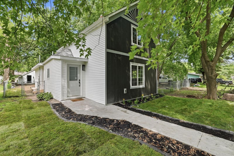 829 1st St, Saint Paul Park, MN 55071