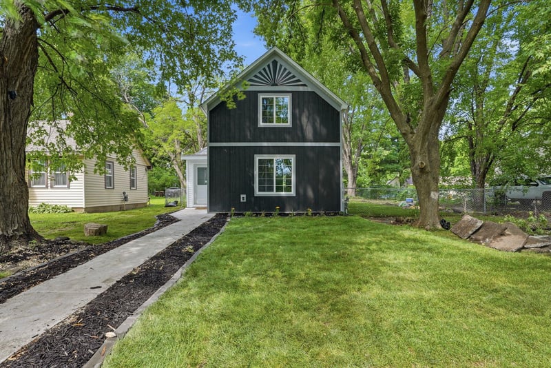 829 1st St, Saint Paul Park, MN 55071