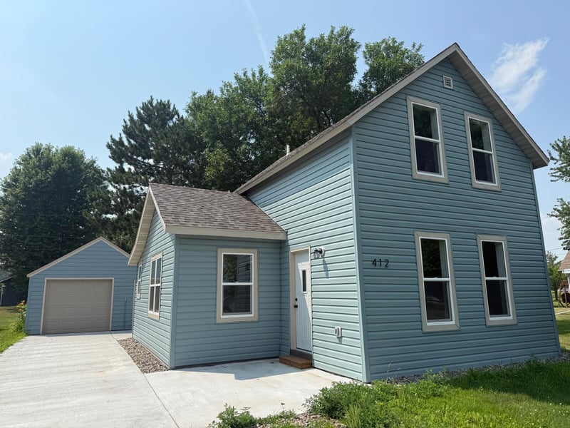412 8th St SW, Little Falls, MN 56345