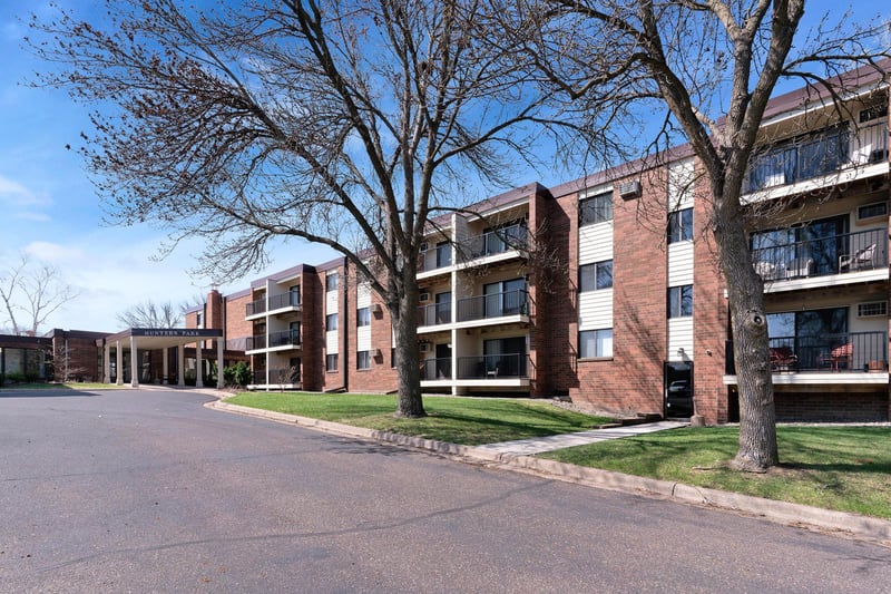 4 Pine Tree Dr #110, Arden Hills, MN 55112