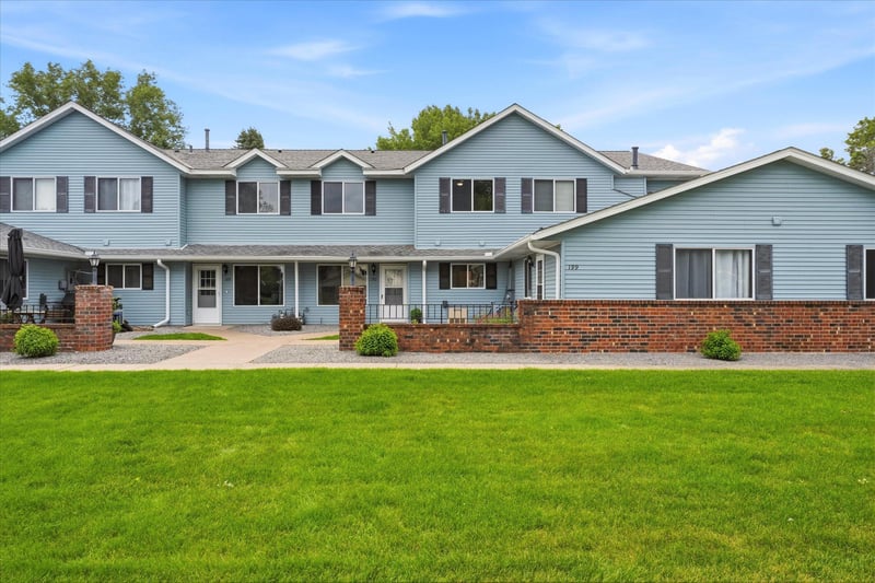 193 96th Ln NE, Blaine, MN 55434