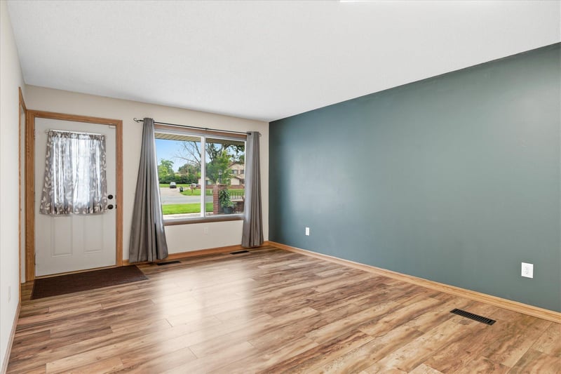 193 96th Ln NE, Blaine, MN 55434