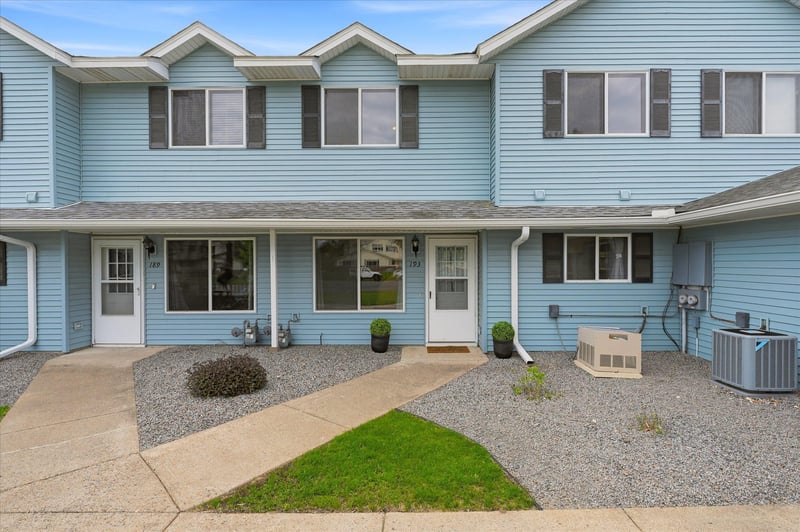193 96th Ln NE, Blaine, MN 55434