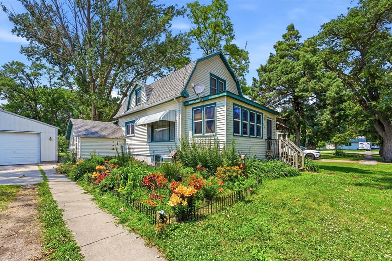530 Herbert St, Stewart, MN 55385