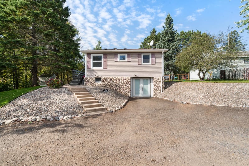 15 Rindahl Rd, Duluth, MN 55811
