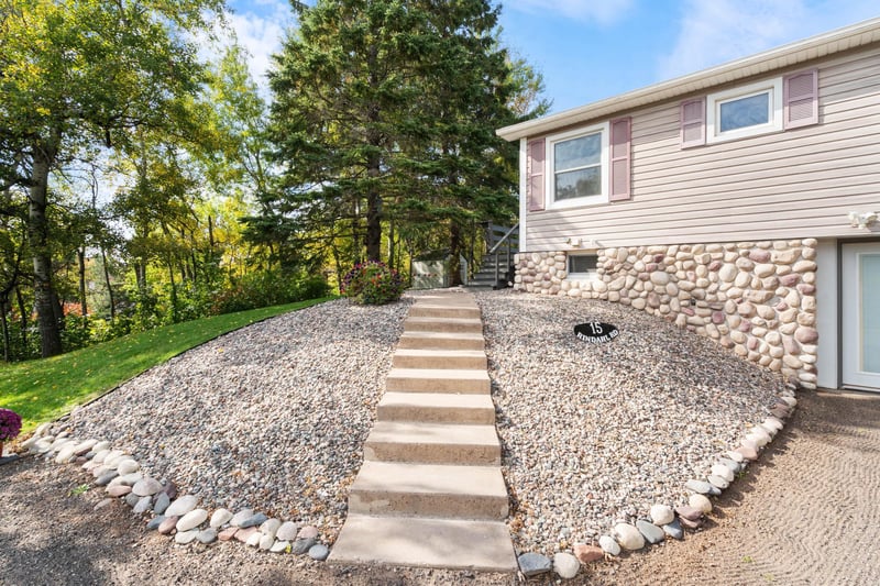 15 Rindahl Rd, Duluth, MN 55811