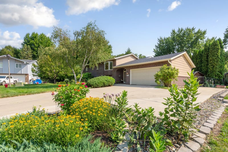 1017 Whittier Ct, Northfield, MN 55057