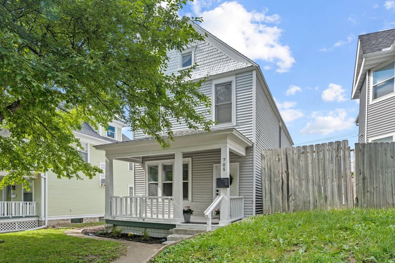 705 Sims Ave, Saint Paul, MN 55106