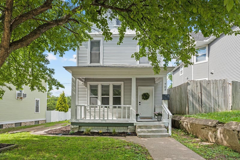 705 Sims Ave, Saint Paul, MN 55106