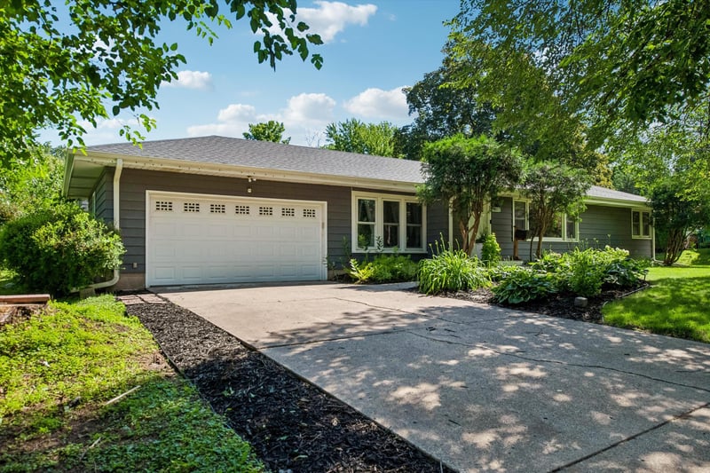 9222 W 22nd Ln, Saint Louis Park, MN 55426