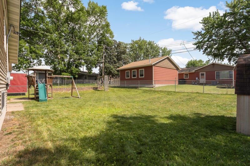 1307 17th St W, Hastings, MN 55033