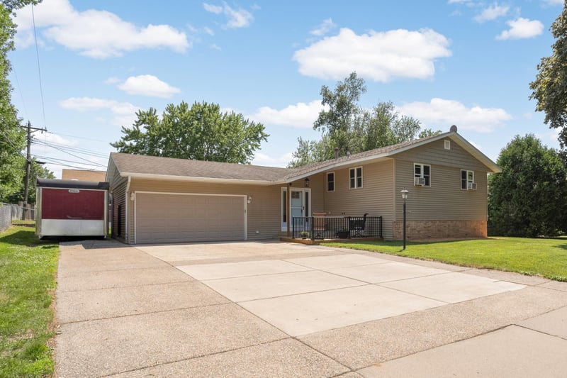 1307 17th St W, Hastings, MN 55033