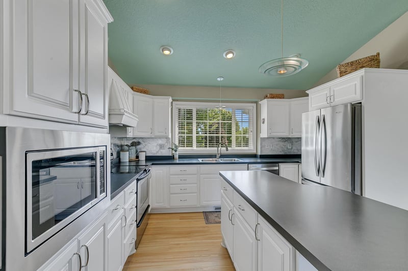 1263 Stone Ridge Rd, Sauk Rapids, MN 56379
