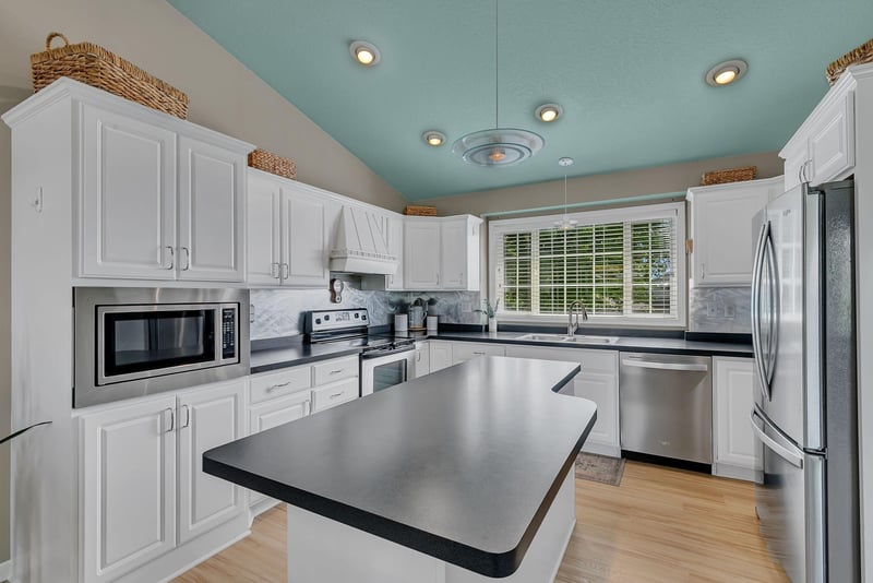 1263 Stone Ridge Rd, Sauk Rapids, MN 56379
