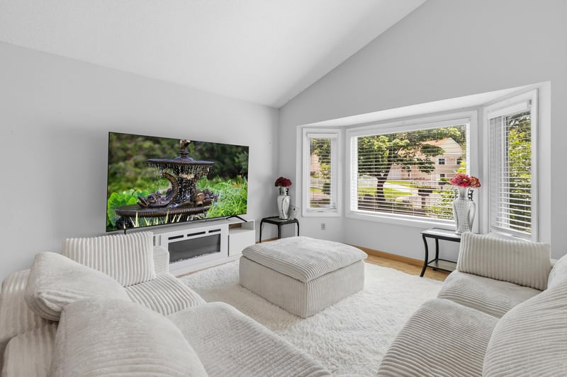 9887 Ilex St NW, Coon Rapids, MN 55433