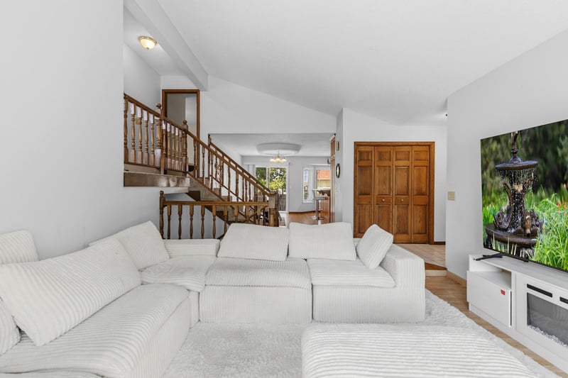 9887 Ilex St NW, Coon Rapids, MN 55433