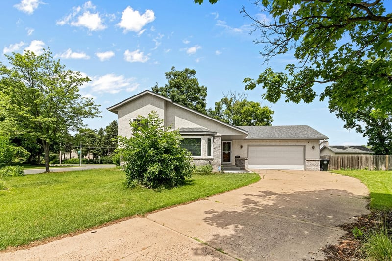 9887 Ilex St NW, Coon Rapids, MN 55433