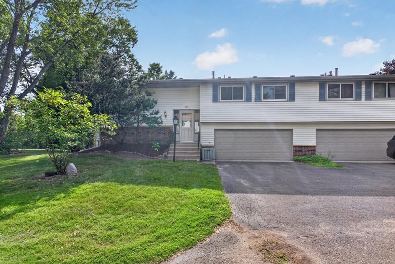 3571 Granada Pl N, Oakdale, MN 55128