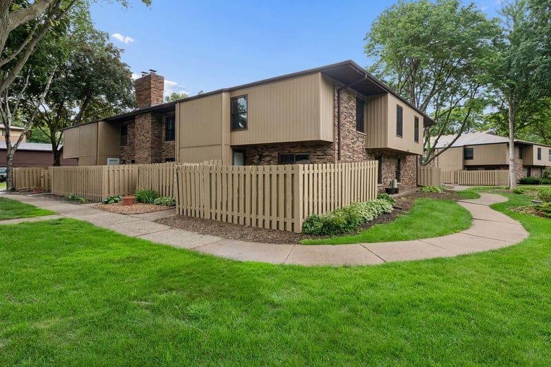 2401 Unity Ave N, Golden Valley, MN 55422