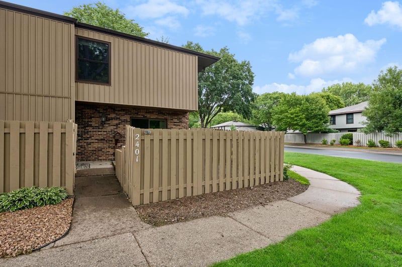 2401 Unity Ave N, Golden Valley, MN 55422