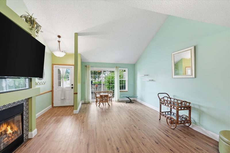 2065 Shenandoah Ct #D, Plymouth, MN 55447