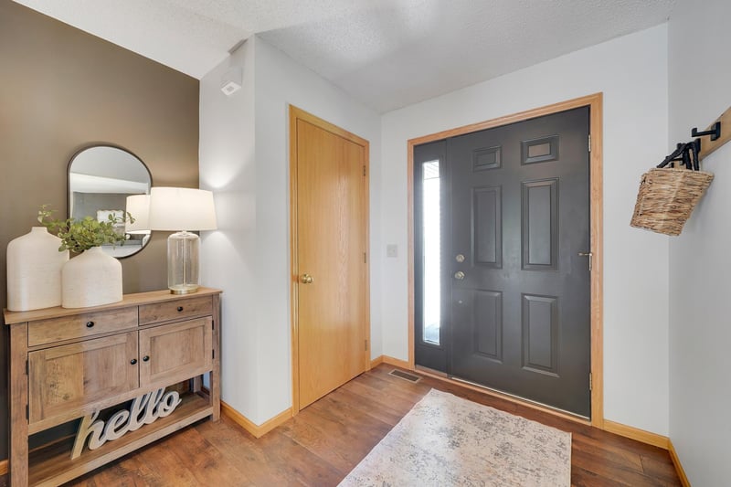 13865 Forest Hill Rd, Eden Prairie, MN 55346