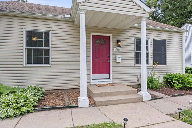 5709 W Lake St, Saint Louis Park, MN 55416
