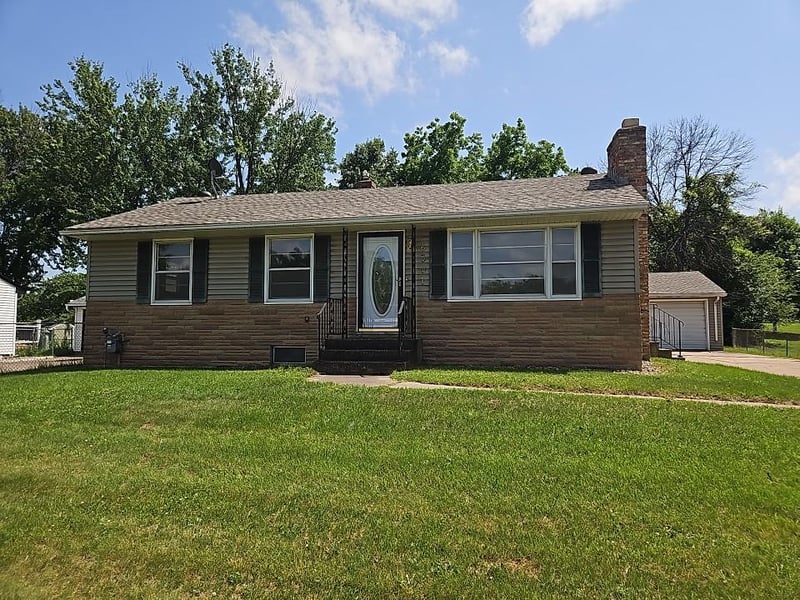 6301 Oak Knoll Pz, Woodbury, MN 55125