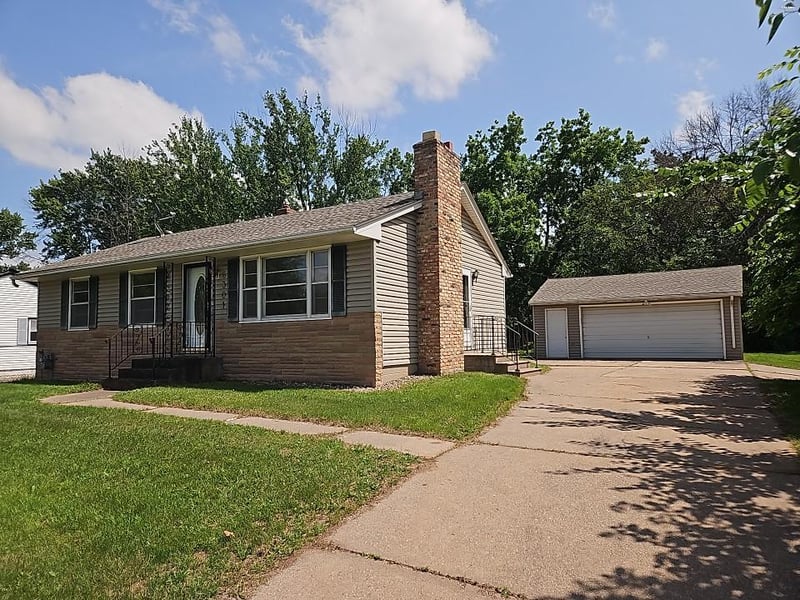 6301 Oak Knoll Pz, Woodbury, MN 55125