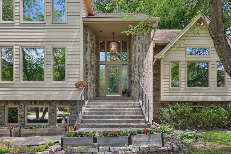 8117 Telegraph Rd, Bloomington, MN 55438