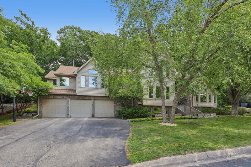 8117 Telegraph Rd, Bloomington, MN 55438