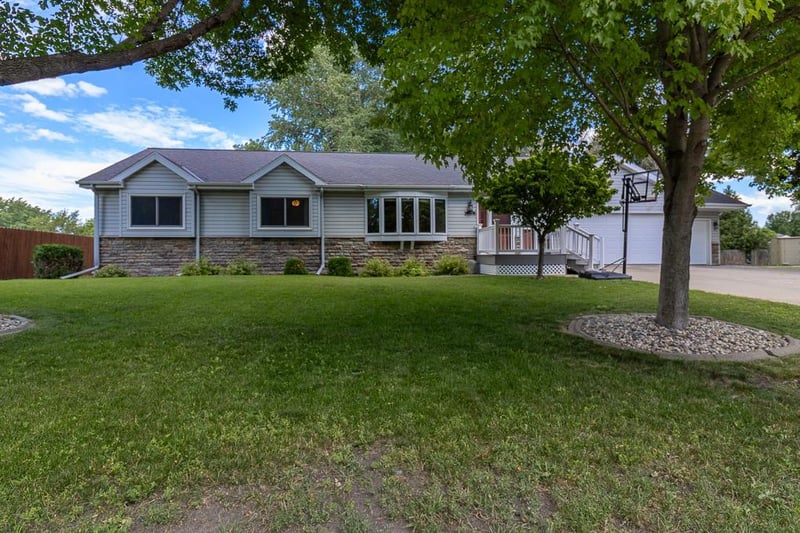 109 Creative Ct, Mankato, MN 56001