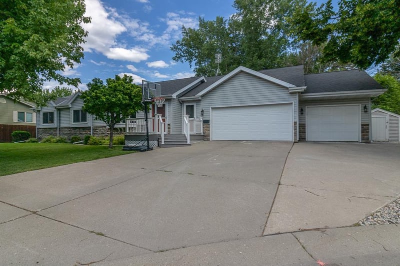 109 Creative Ct, Mankato, MN 56001