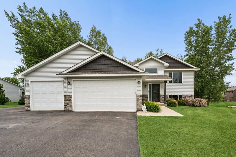 683 Elins Lake Rd SE, Cambridge, MN 55008