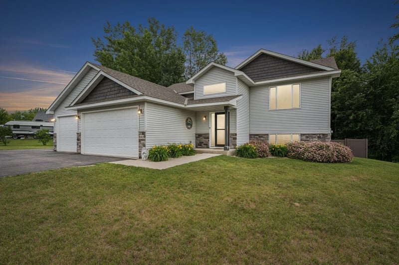 683 Elins Lake Rd SE, Cambridge, MN 55008